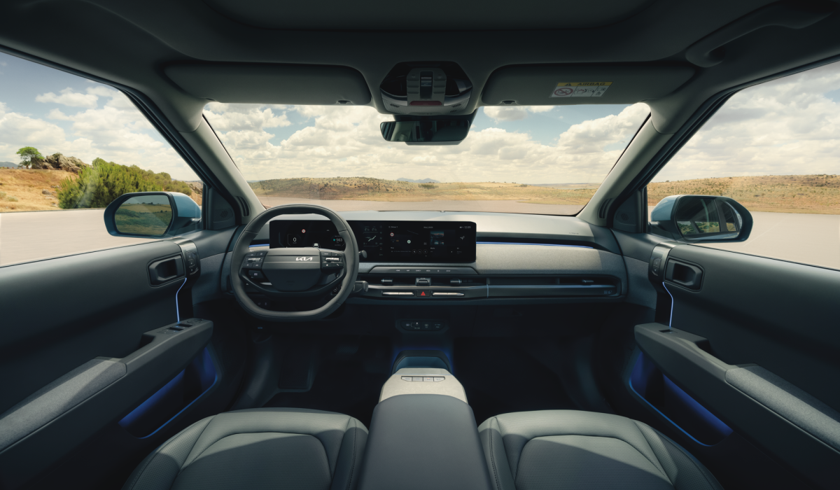 EV3_BL_MY25_Image_Beauty_Interior_FullDashboard_ISO (1)